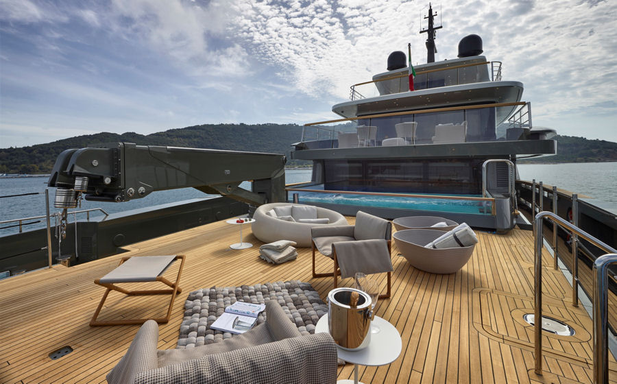 Sanlorenzo yacht deck
